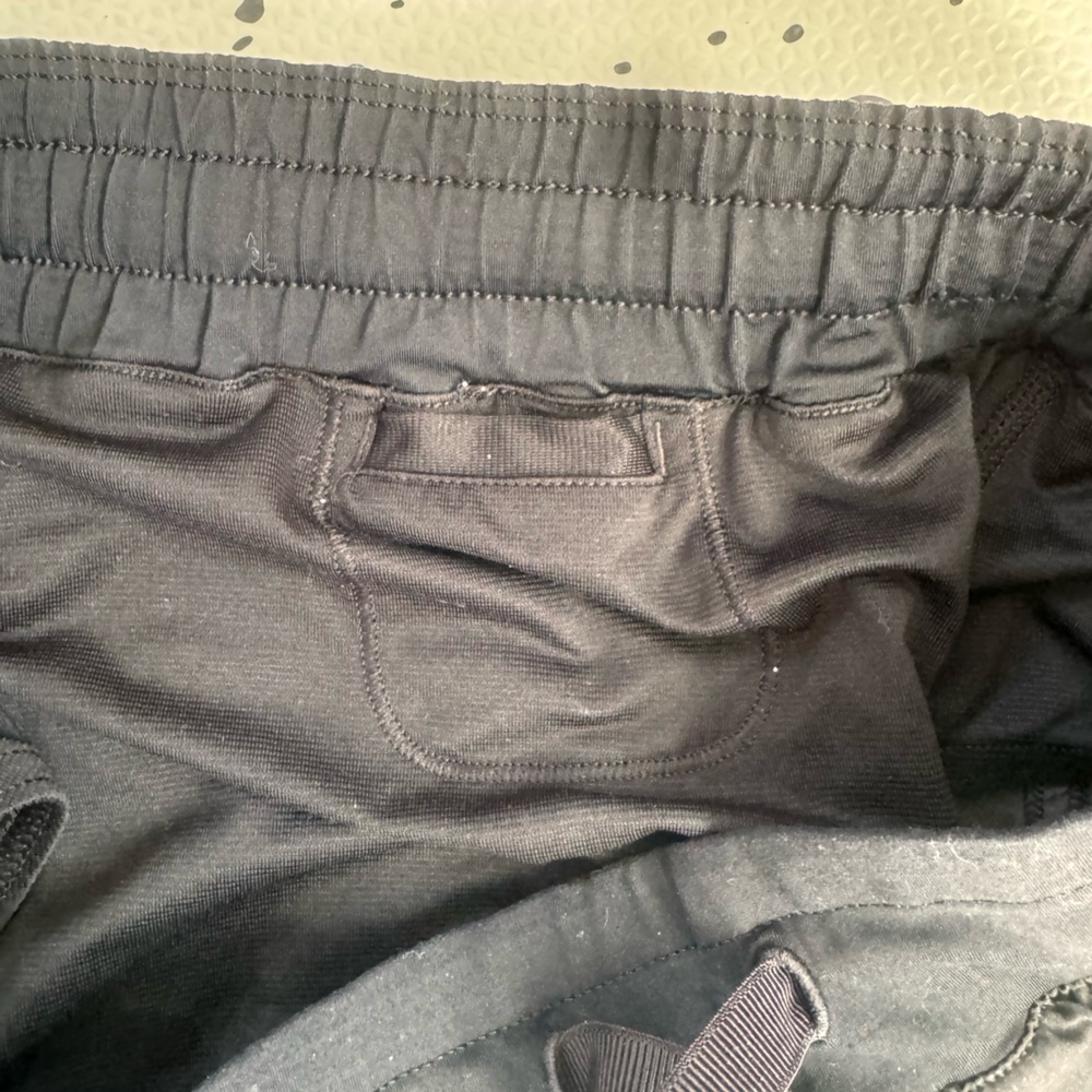 lululemon Women's Black Camo Shorts - Picture 6 of 6